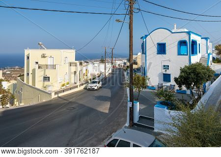 Thira, Santorini Island, Greece- 18 September 2020: A Narrow Side Street In Thira The Capital City. 
