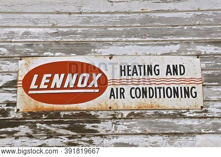 Wheaton, Minnesota, September 12, 2020: The Old Lennox Sign Represents An Intercontinental Provider 