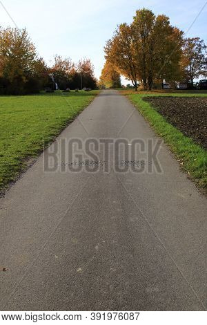 Access To The Friedenshöhe Barbecue Area In The Flacht District Near Weissach