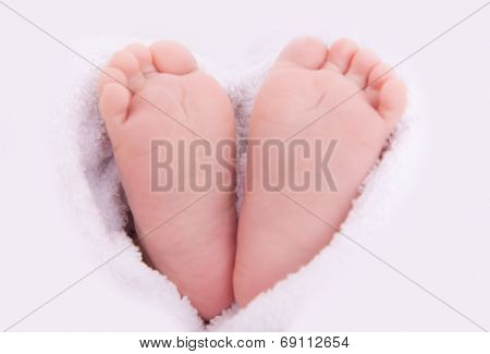 babylove little feets in towel