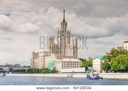 Kotelnicheskaya Embankment Building