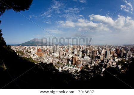 MT Sakurajima vulkan og Kagoshima, Japan kort efter et udbrud