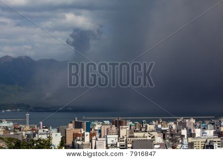 MT Sakurajima vulkanudbrud bringer aske til Kagoshima