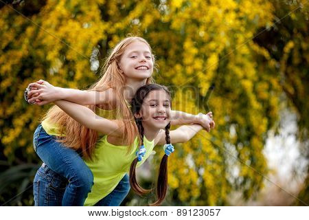 friendship kids at sommer camp happy healthy smiles