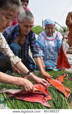 Competition for gutting salmon (red fish) on the rate. Kamchatka, Russia