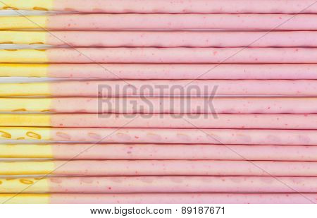 Biscuit stick strawburry coated