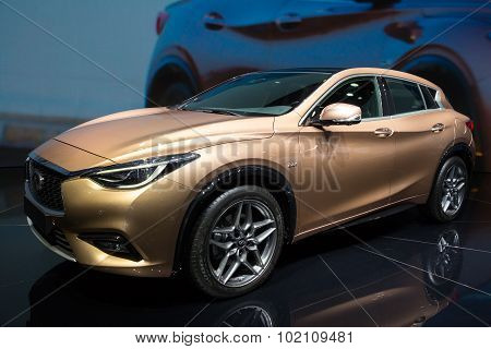 Infiniti Q30
