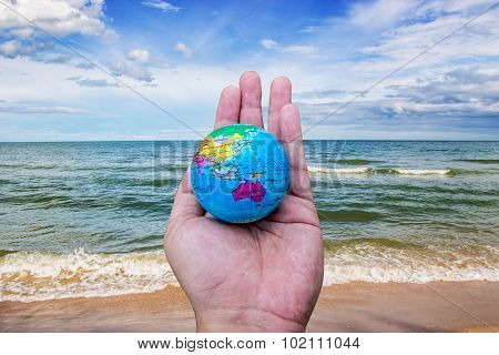 Hand Hold World Landscape Ocean Sky Horizental Line