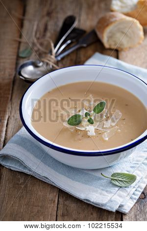 Roasted garlick and bean soup