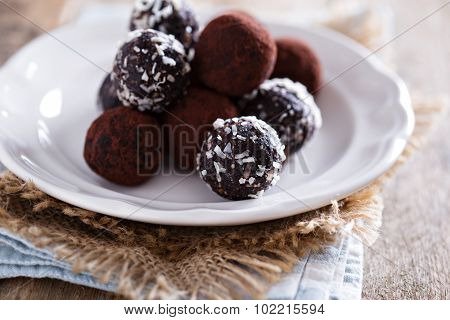 Healthy chocolate truffles