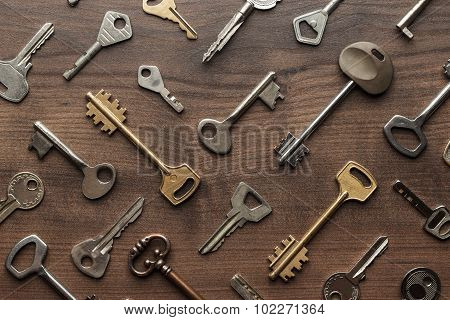 many different keys on wooden table