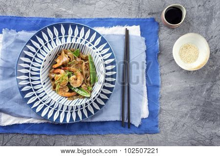 Kingprawn with Rice Noodles and Vegetable in Bowl