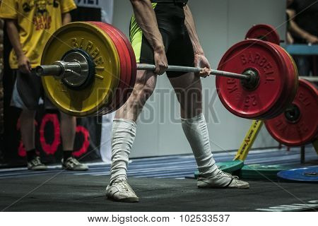 athlete performs a deadlift