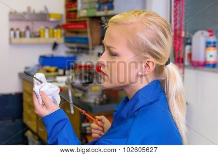 oil pressure in the car is measured. the dipstick of the correct oil level is checked