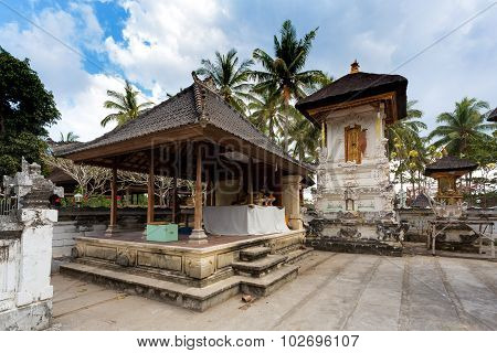 Small Hindu Temple Dalem Bungkut