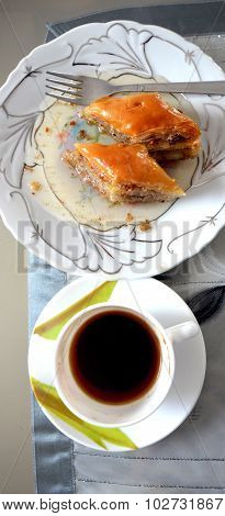 Picture of a Homemade turkish baklava with walnits