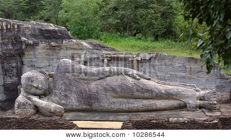 Tilbagelænet Buddha