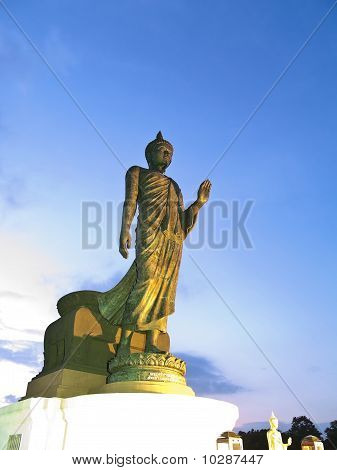 Andando a imagem de Buda
