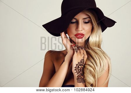 Woman With Blond Hair With Evening Makeup And Henna Tattoo On Hands