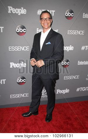 LOS ANGELES - SEP 26:  Joshua Malina at the TGIT 2015 Premiere Event Red Carpet at the Gracias Madre on September 26, 2015 in Los Angeles, CA