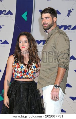 LOS ANGELES - AUG 27:  Jenelle Evans, David Eason at the MTV Video Music Awards 2017 at The Forum on August 27, 2017 in Inglewood, CA