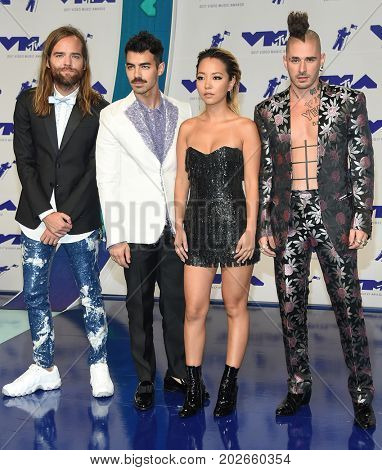 LOS ANGELES - AUG 27:  DNCE and Joe Jonas arrives for the MTV Video Music Awards 2017 on August 27, 2017 in Inglewood, CA                