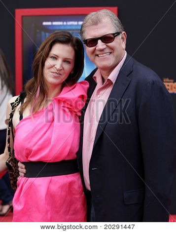 LOS ANGELES - MAR 06:  Robert Zemeckis & Wife arrive at the 