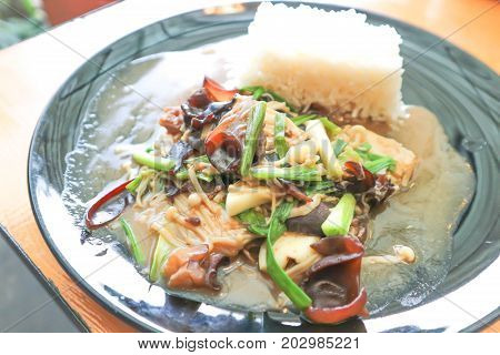 oyster mushroom or stir fried mushroom with oyster sauce