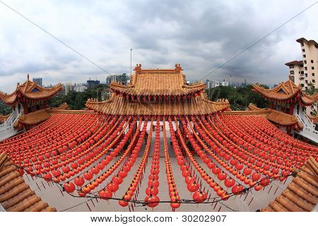 O templo, construído pela Comunidade Hainanese vivendo em htalouk, é dedicado à deusa Tian Hou