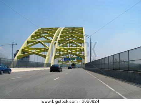 Puente amarillo