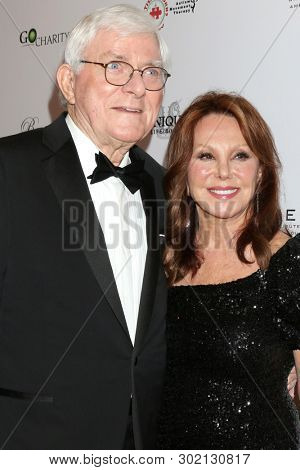 LOS ANGELES - MAY 19:  Phil Donahue, Marlo Thomas at the American Icon Awards at the Beverly Wilshire Hotel on May 19, 2019 in Beverly Hills, CA