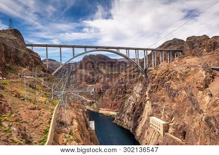 Mike O'callaghan - Pat Tillman Memorial Bridge Connecting Arizona And Nevada Over Colorado River, Ne