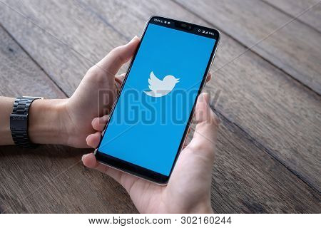 Chiang Mai, Thailand - May 11, 2019 :man Holding Oneplus 6 With Twitter Logo On The Screen. Twitter 
