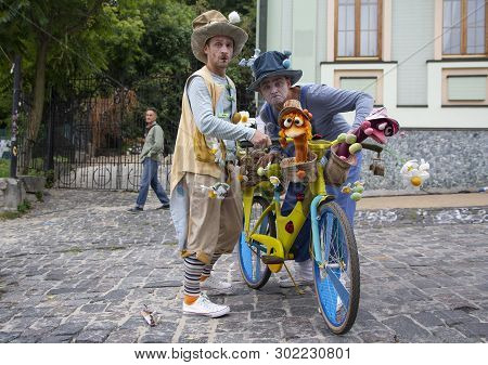 Kiev, Ukraine - September 09, 2018: Actors In Clown Clothes At The Celebration Of The Andreevsky Des