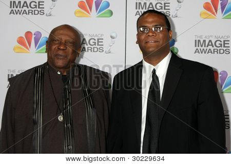 Los Angeles feb 17: Lou Gossett Jr., Sohn kommt bei der 43. naacp Bild bei den Schrein-Audi Auszeichnungen