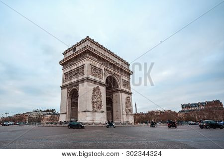 Paris, France - 15.01.2019: Arc De Triump, Located In The Middle Of The Place Charles De Gaulle