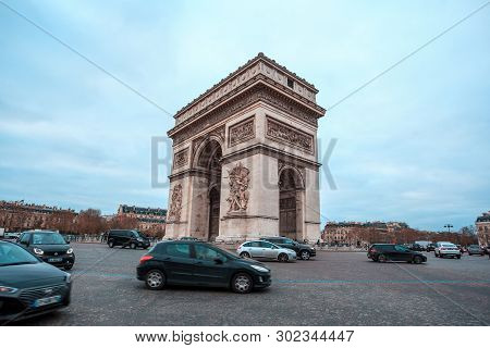 Paris, France - 15.01.2019: Arc De Triump, Located In The Middle Of The Place Charles De Gaulle