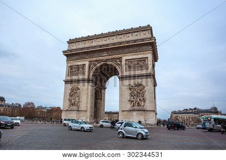 Paris, France - 15.01.2019: Arc De Triump, Located In The Middle Of The Place Charles De Gaulle