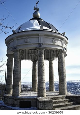 Æolus harpe i vinteren. Pyatigorsk landemærker og monumenter