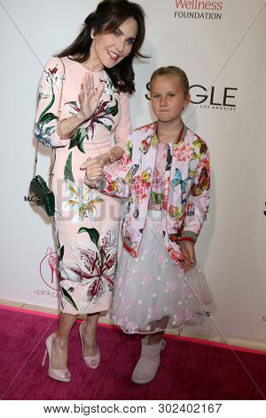LOS ANGELES - MAY 19:  Robin McGraw, Avery McGraw at the 11th Annual A Pink Pump Affair at the Beverly Hilton Hotel on May 19, 2019 in Beverly Hills, CA