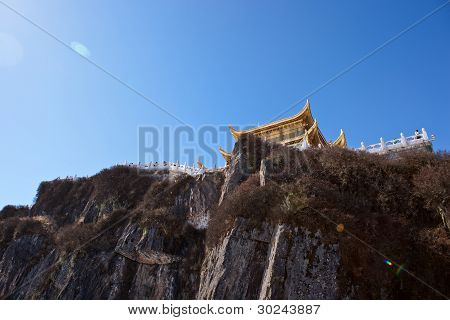 Mont Emei Golden Palace