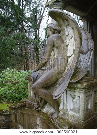 Friedhof Engesohde Statue, Taken In Hannover - Germany