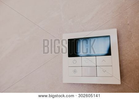 Air Conditioner Temperature Wall Controller  - Image