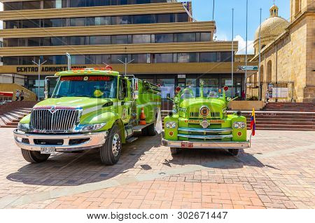 Duitama Colombia May 18 A Lot Of Visitors Appreciate The Exposition Of Old Fire Brigade Trucks Set U