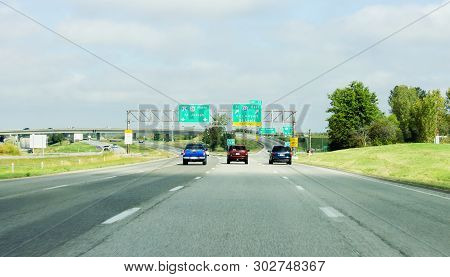 Missouri, Usa - 5 October 2016: Vehicles On The Freeway Driving Towards St Joseph Or Kansas City Int