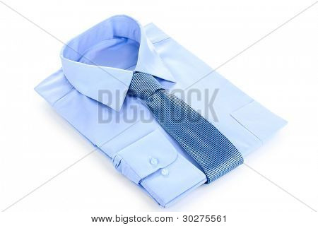 Uomo nuovo blu camicia e cravatta isolata on white