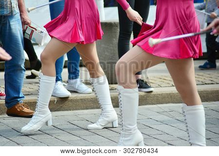 Cheerleaders  Closeup In A Symmetrical Formation  An Strett