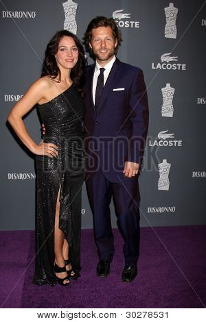 LOS ANGELES - FEB 21: Jamie Bamber dorazí na 14 roční kostýmní návrháři Guild Awards na