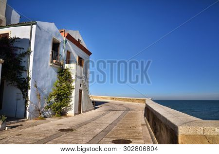 Termoli is a seaside resort famous for its very charming and ancient downtown.The old downtown has medieval origins, it is perched on a rocky promontory