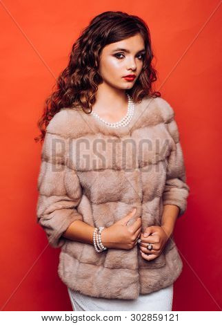 Inspiring Clothing. Young Woman Wear Elegant Winter Coat. Fashion Model Wear Luxurious Fur. Pretty W